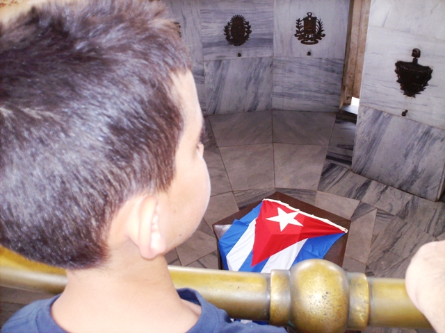 En el 2009 pude llevar a Javier a Santiago de Cuba al mausoleo que guarda los restos de José Martí