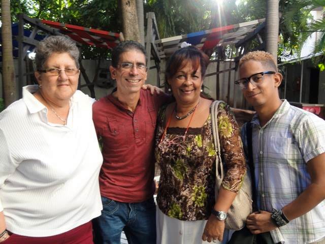 Con Mildred, de la emisora COCO, y Marta, la directora de Tribuna de La Habana, y su hijo